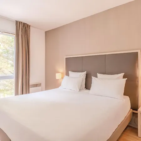 Sejours & Affaires La Beaujoire 아파트호텔 3*
