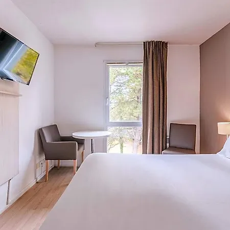 Sejours & Affaires La Beaujoire 3*