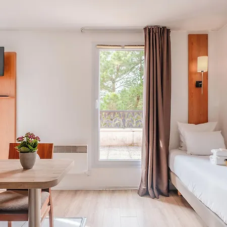 Sejours & Affaires La Beaujoire 3*
