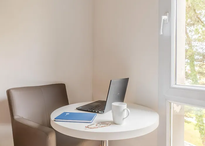 Sejours & Affaires La Beaujoire 3*