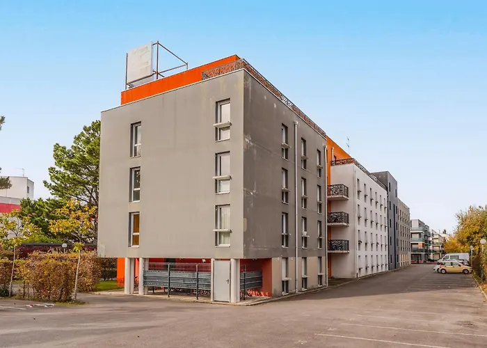 Sejours & Affaires La Beaujoire 3*