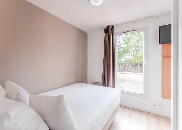 Sejours & Affaires La Beaujoire 3*