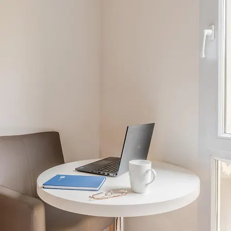 Sejours & Affaires La Beaujoire 3*